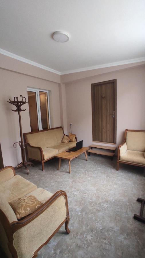 Guesthouse Mabu - 4 Newly Built Rooms In The Heart Of Mestia Buitenkant foto