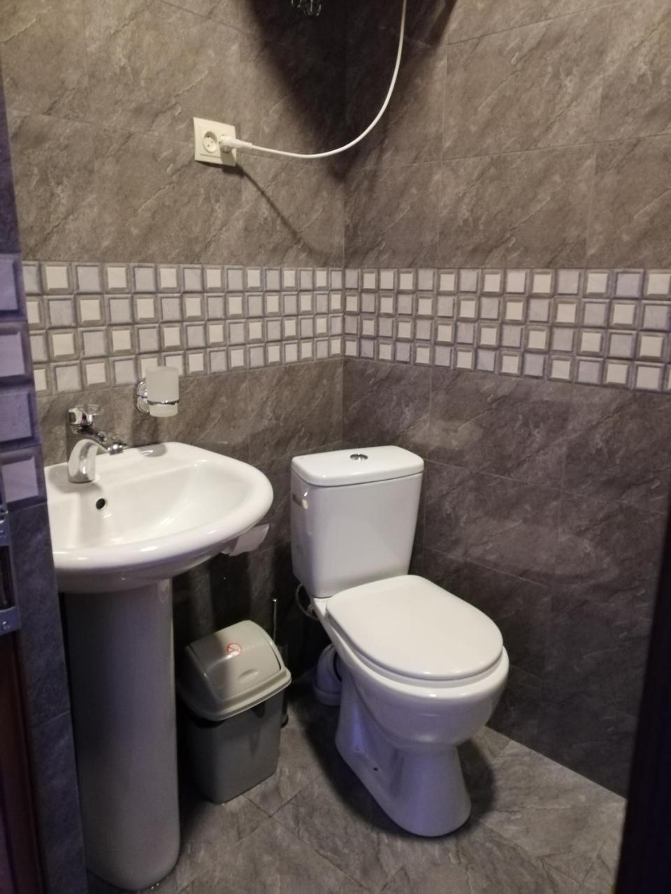 Guesthouse Mabu - 4 Newly Built Rooms In The Heart Of Mestia Buitenkant foto